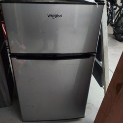Whirlpool Mini Fridge With Freezer