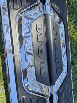 OEM DODGE RAM RUNNING BOARDS SIDE STEPS TO 2500 AND 3500 CREW CAB.