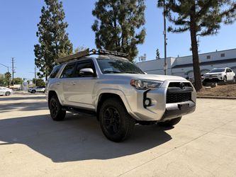 2014 Toyota 4Runner SR5 - 4x4 - Clean Carfax - Warranty!!!