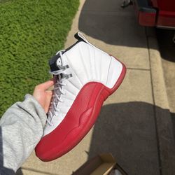 Jordan 12 cherry 10.5M