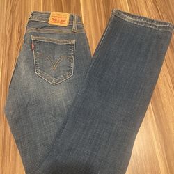 Levi’s Jean Size 6                                              N