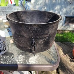 Cast Iron Bean Pot, Gatemarked #8