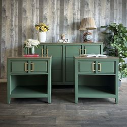🌺 Newly Refinished Quality Solid Wood Dresser W/Nightstands/ Details Below/ Delivery Available