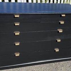 Dresser black MID-CENTURY art deco-ish 6 drawers with dovetail construction and slides easy.  #5550 Made of Elm and Elm veneer Drawers are line cleanl