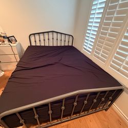 Metal bed frame