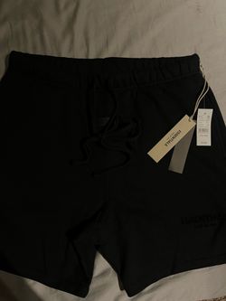 Essentials shorts sz L
