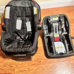 Used Graco Snugride 30 Rear  Facing  Car Seat With Extra Base and Cushion