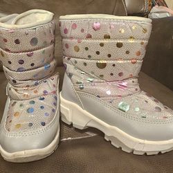 Kids Snow Boots Size 6c✨️