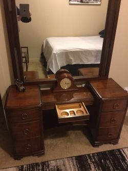 Vanity (antique)