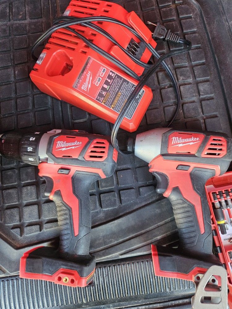 Milwaukee M18 Volt Brushless Cordless Compact Hammer Drill/ Compact Impact Combo Kit