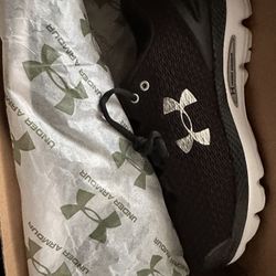 Under Armour Sneakers