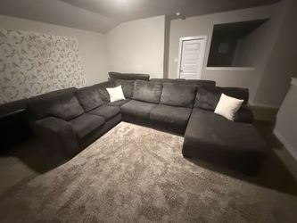 Large Charcoal Gray Sectional Sofa – Excellent Condition