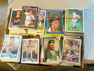 Large Lot of Vintage Baseball Cards