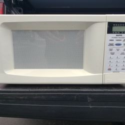 Sanyo 1000 watt microwave oven