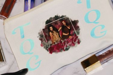Cute shakira and karol g  makeup bag te quedo grande