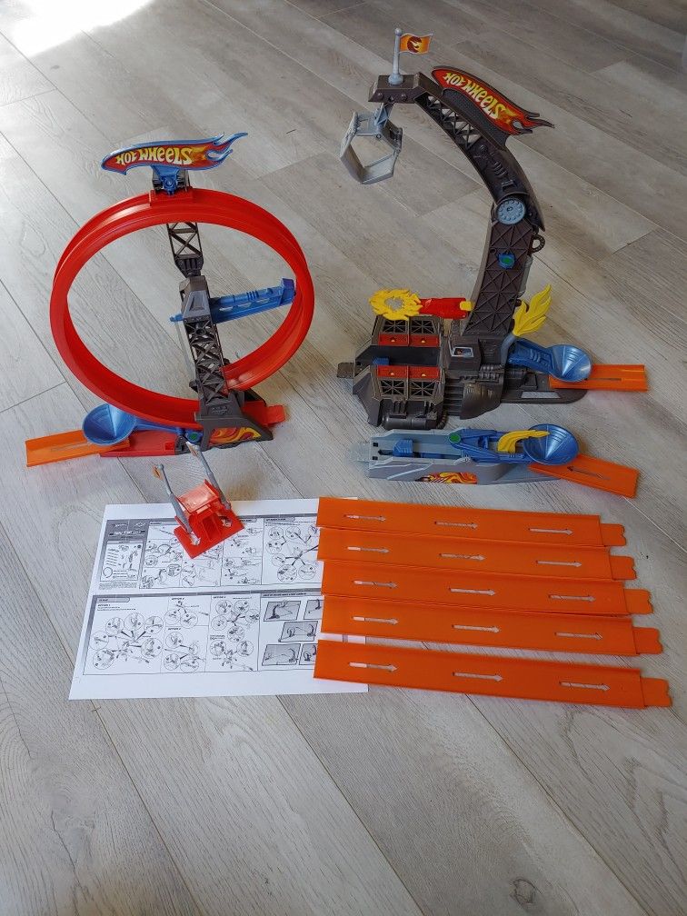 Hot Wheels Trick Tracks Stunt Bundle
