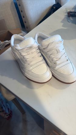 Size 6 women’s vans