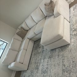 Like BRAND NEW**Colby Sectional from City Furniture