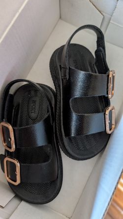 Infant Black Sandals 6/7c