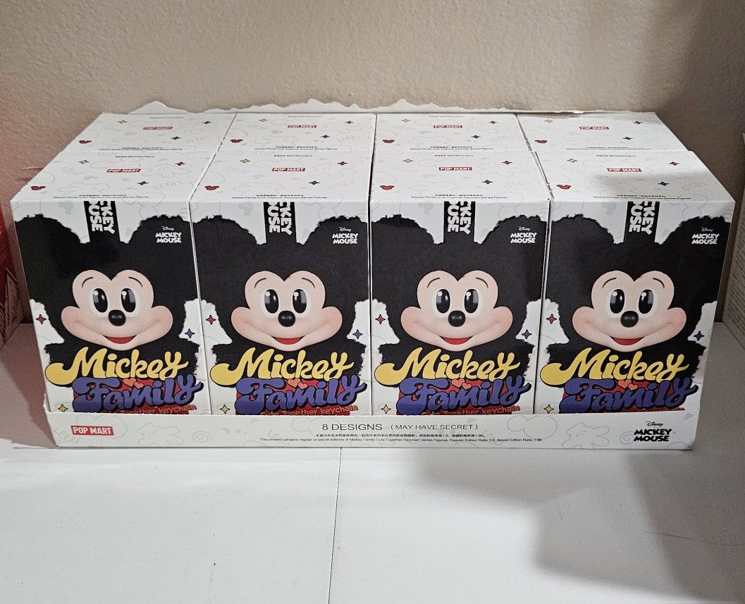 Mickey Family Cute Together Keychain Blind Box