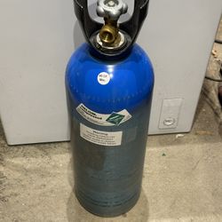 Full 40 cf Helium Tank Is refillable