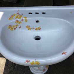 Bathroom pedestal sink