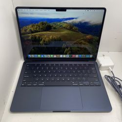 Apple MacBook Air 2022 Laptop 205107