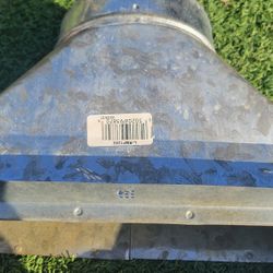 Hood Vent With A Metal Clip