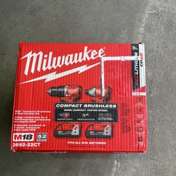 Milwuakee Bruhsless Drill Set Kit 