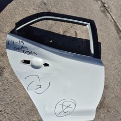 Toyota Corolla Right Rear Door Oem
