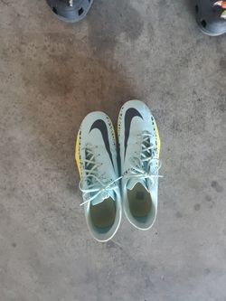 Soccer Cleats Shoes Nike Phantom 9.5