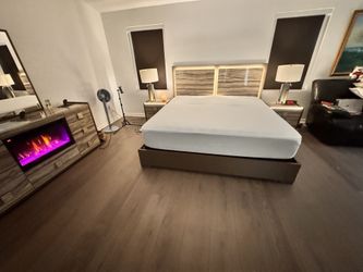 I am selling a beautiful Italian king size bedroom set