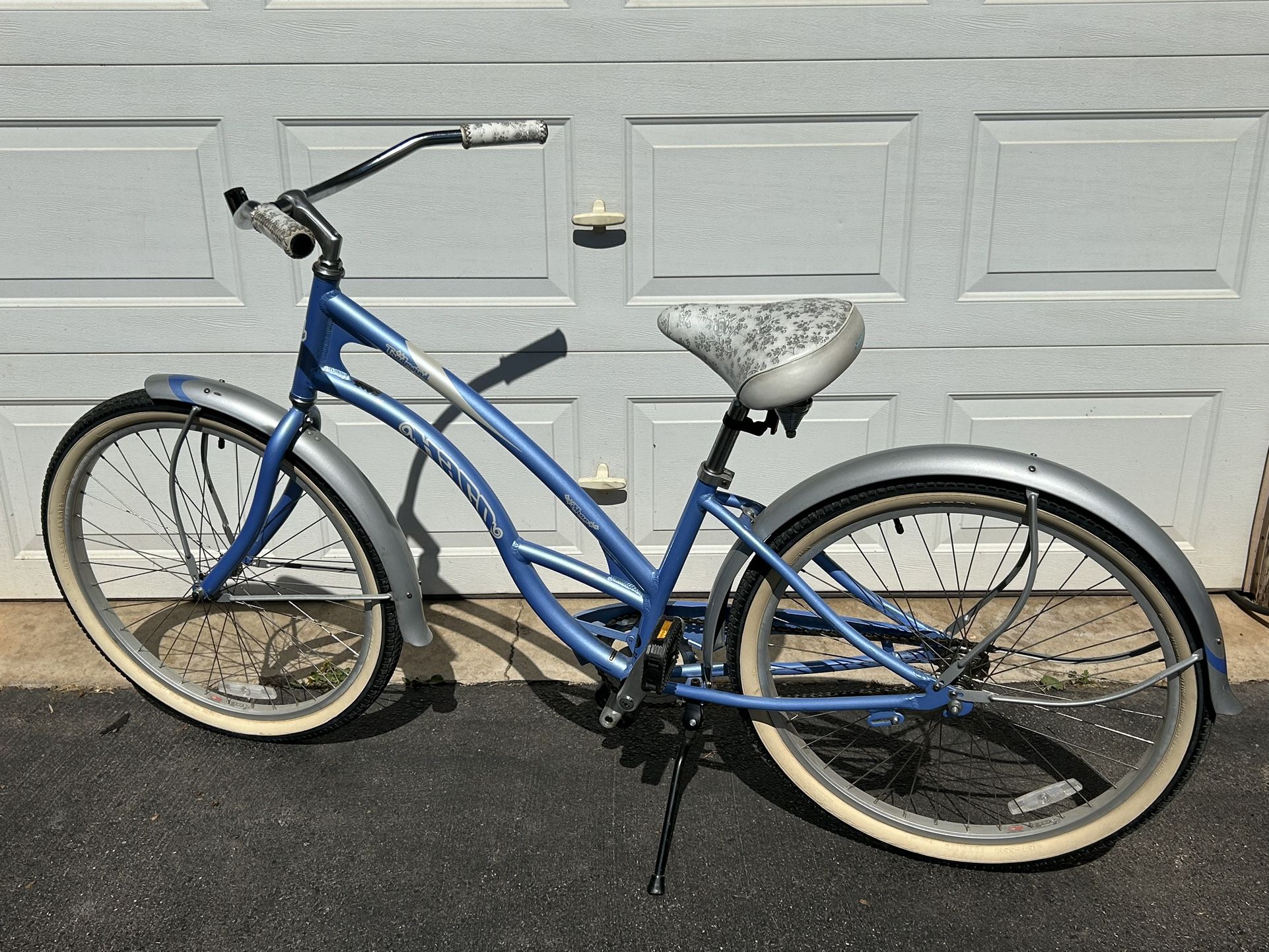 2011 Haro Tradewind Shae - Step Through Cruiser
