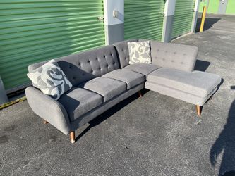 (FREE DELIVERY) Beautiful Gray L Shaped Sectional Sofa Excellent Condition  Thumbnail