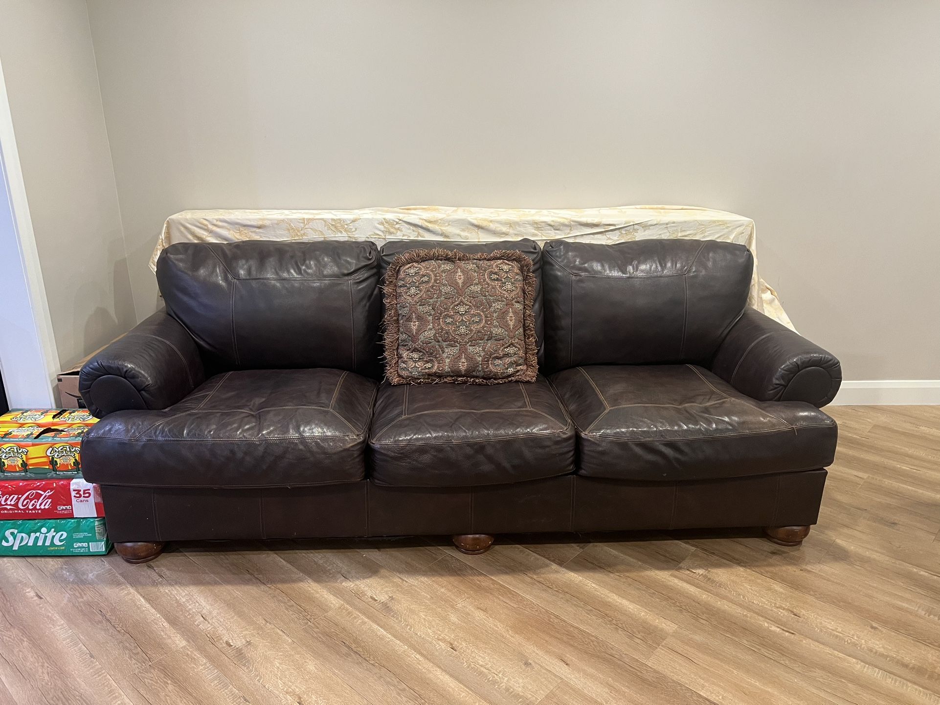 Set Of 2 Leather Couches For Sale