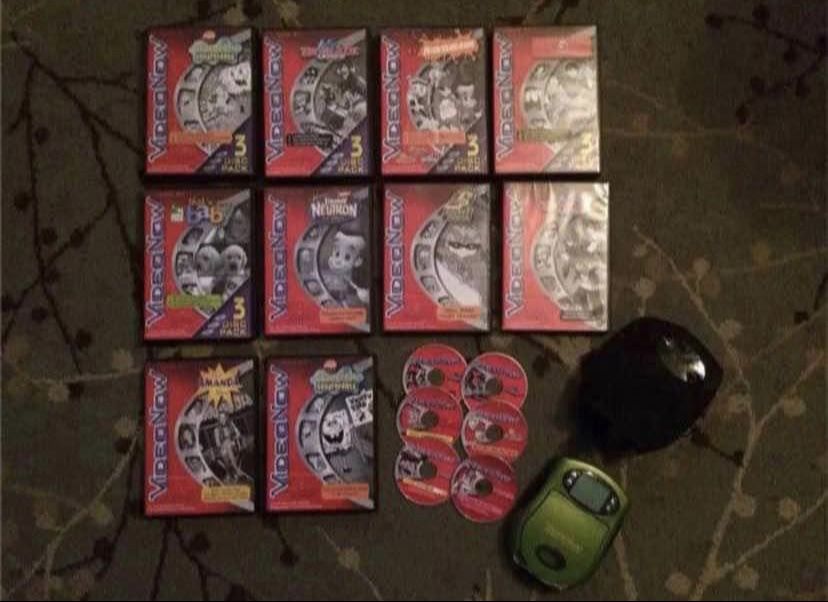 Video Now Personal Video Player W Large Lot Of Movies And Accessories