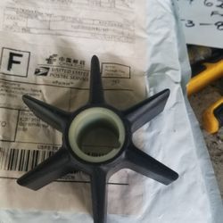Water Impeller 115 Mercury. (2)