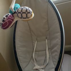 4 Moms Baby Swing 