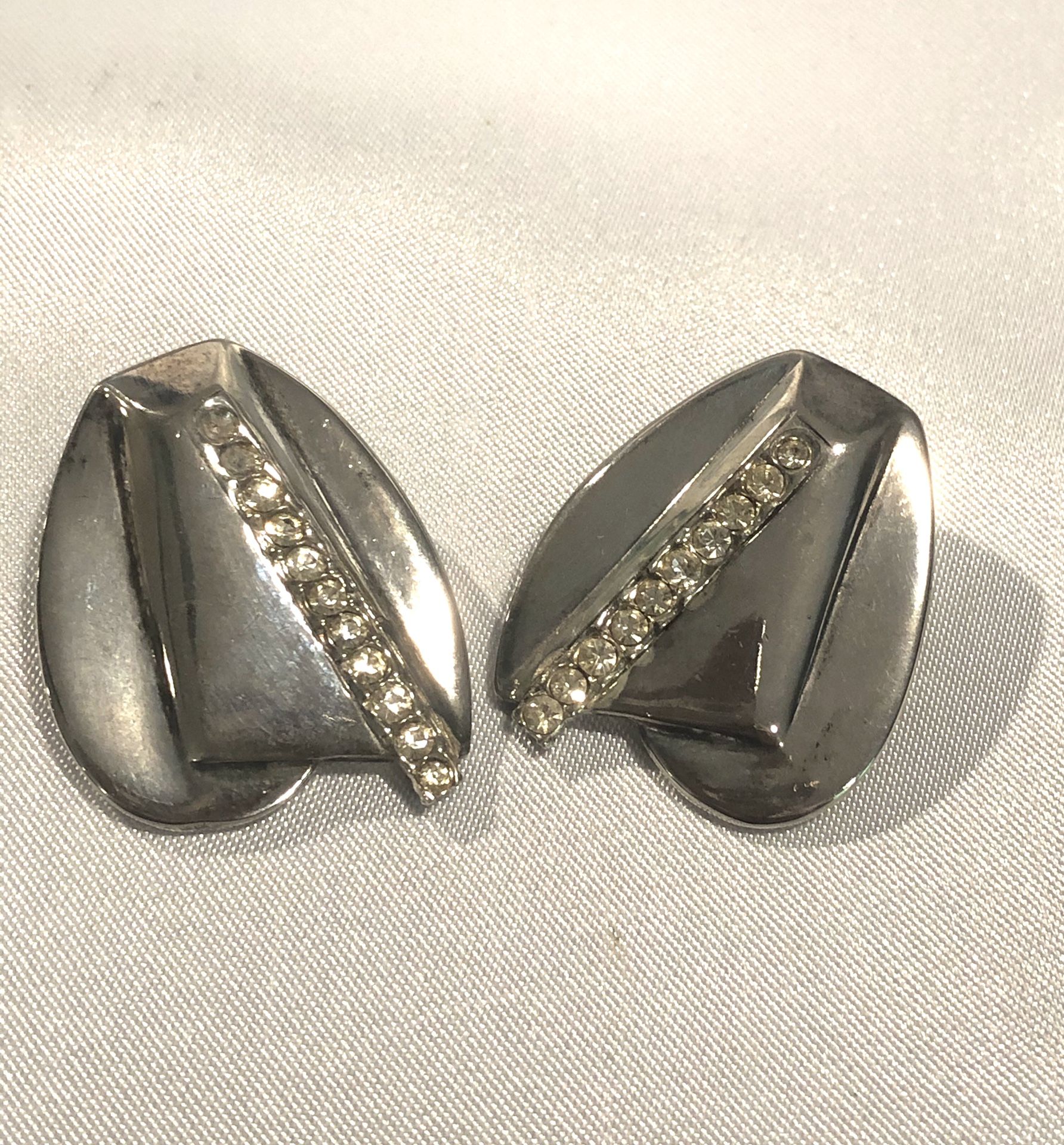 Modernist abstract silver tone w prong set rhinestones clip earrings