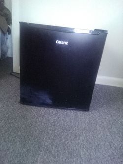 Galanz Mini Fridge