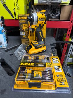 Dewalt ATOMIC 20V MAX Lithium-Ion Cordless 1/4 in. Brushless Impact Driver with 3.0Ah Battery and 30 Bits Pack
