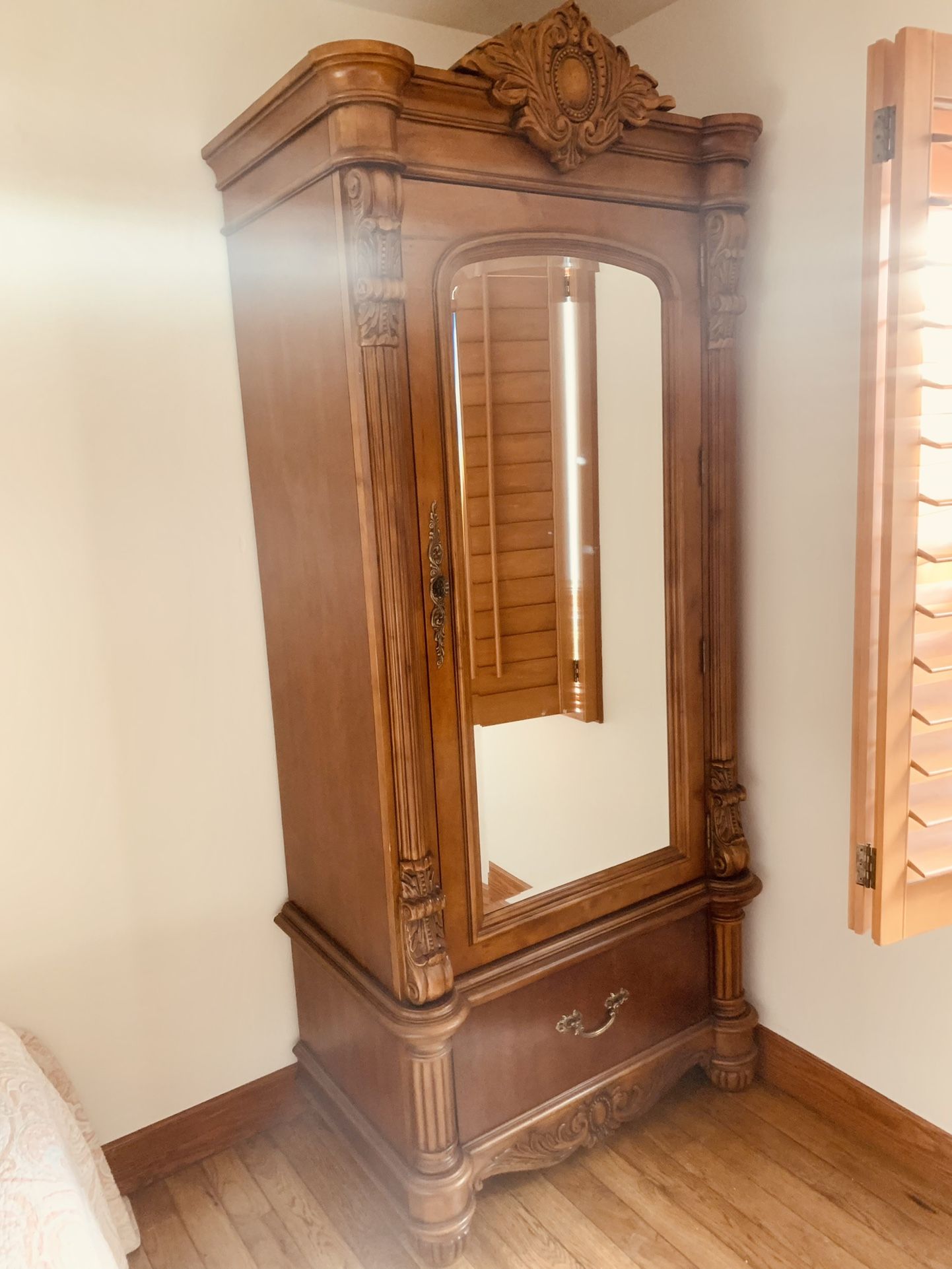 Armoire Antique 