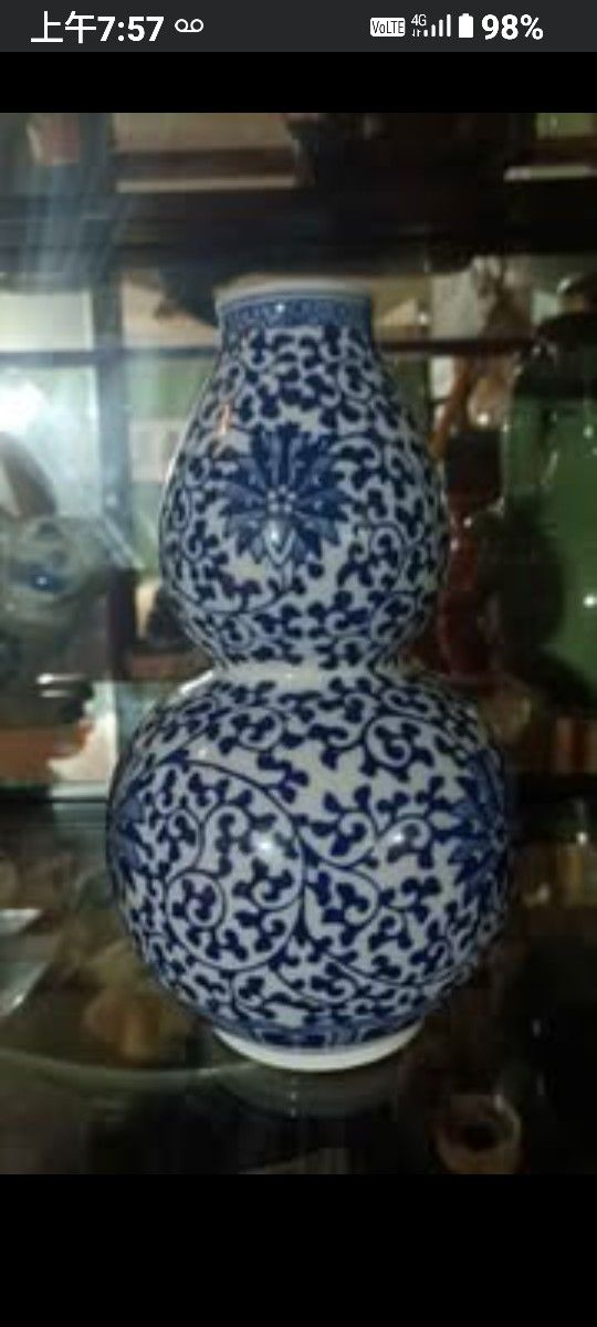 Jiangdezhen Era China Double Gourd Blue Lotus Floral Motif Vase. https://offerup.com/redirect/?o=Qy4xOTUwLmlu great https://offerup.com/redirect/?o=Y2