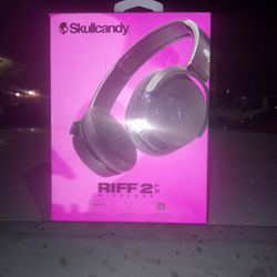 Skull Candy Rift 2 TX WIRELESS Over Ear Headphones With Bluetooth Capability 