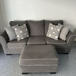 Grey Queen Pull Out Couch 