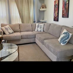 Nice Sectional Couch In Good Condition  DELIVERY AVAILABLE 