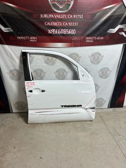 DR5(contact info removed)-2023 Toyota Tacoma passenger front door Shell