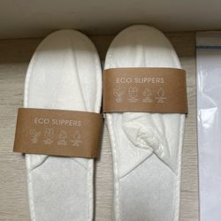 Eco Slippers And Bath Mat Set )2 Pairs Of Slippers)