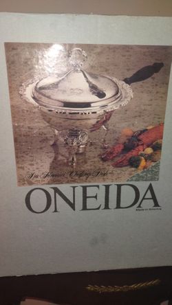 Oneida 2 Quart Chafing Dish  