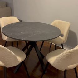 Dining Table With 4 Chair. 